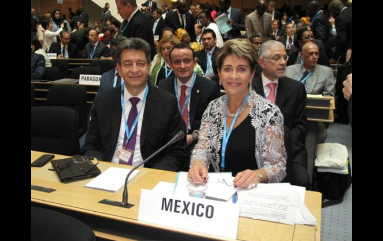 Juan (d) estuvo en la 68 Asamblea Mundial de la Salud en Suiza. TWITTER / @SSalud_mx