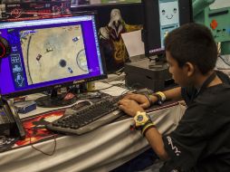 Los padres deben de estar al pendiente del tiempo que sus hijos pasan frente a las pantallas tecnológicas. EL INFORMADOR / ARCHIVO