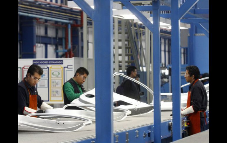 En el tercer mes del año las horas trabajadas avanzan 3.1%, las remuneraciones medias reales pagadas ascienden 1.4% anual. EL INFORMADOR / ARCHIVO