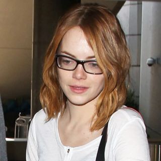 Captan a Emma Stone sin maquillaje