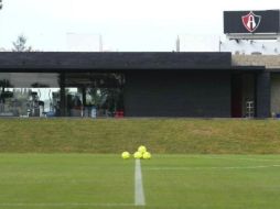 Los futbolistas asistieron este martes a las instalaciones de La Madriguera para recoger sus pertenencias y partir. TWITTER / @atlasfc