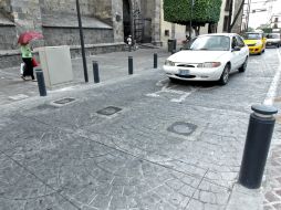 Este martes la SIOP realizó pruebas con los bolardos inteligentes que sorprendieron a los automovilistas. EL INFORMADOR / E. Barrera