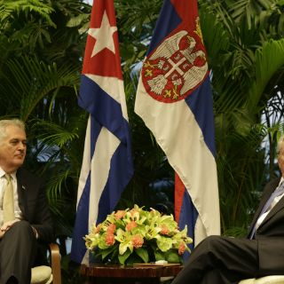Raúl Castro recibe en La Habana al presidente de Serbia