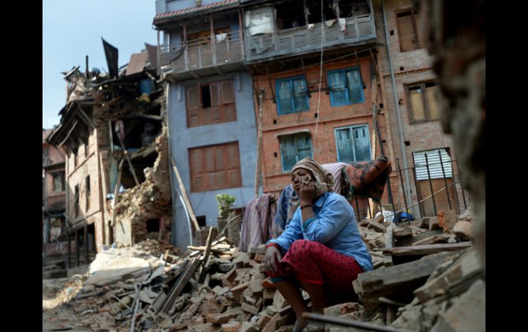 Las réplicas se dan en mientras la población intenta reanudar sus actividades habituales y los afectados buscan un refugio seguro. AFP / I. Kodikara