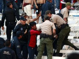 El pasado Clásico tapatío se vio empañado por la violencia. EL INFORMADOR / ARCHIVO