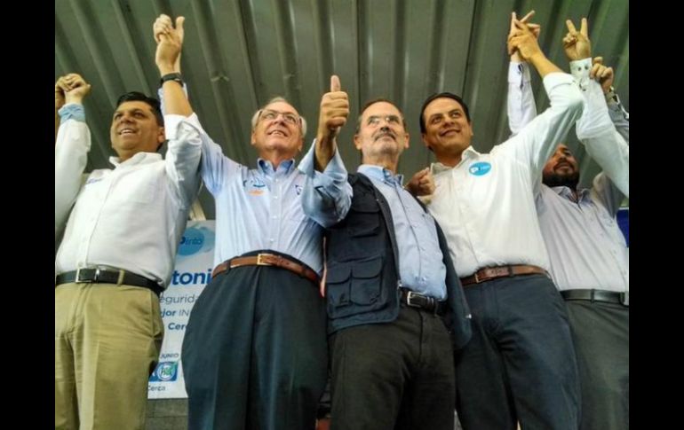 Gustavo Madero estuvo acompañado de Guillermo Martínez Mora. TWITTER / @geqm1965