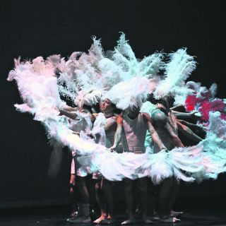 Danza y acrobacia para entender a Dalí