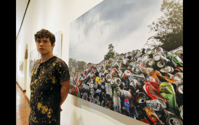 Anthony Goicolea eligió las imágenes y charló con los fotógrafos para tomar la decisión final y organizar la muestra. EL INFORMADOR / A. Camacho