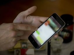 El dilema que enfrenta Twitter es que la purga afectaría el número de usuarios activos mensuales. AP / ARCHIVO