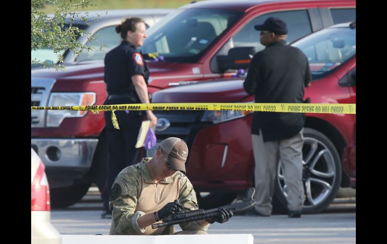 Algunas armas fueron encontradas dentro de sacos de papas, entre sacos de harina y debajo de las sillas. AP / J. Larson