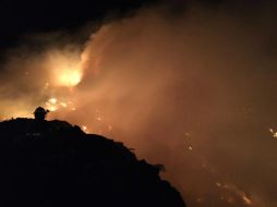 Alrededor de las 20:00 horas, la corporación municipal reportó que el incendio se controló. TWITTER / @UMPCyBZ