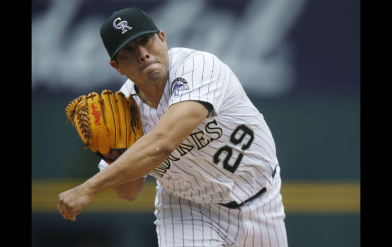 De la Rosa ponchó al venezolano Freddy Galvis en la cuarta entrada para llegar a 774 ponches con la franela de los Rockies. AP / D. Zalubowski