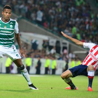 Néstor Vidrio se ve en la final con Chivas