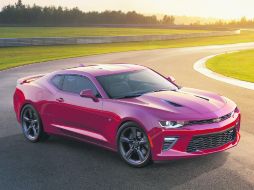 Tecnología LED acompaña el nuevo diseño frontal del Camaro, que ahora luce más atractivo, listo para competir con el Mustang. ESPECIAL / Chevrolet