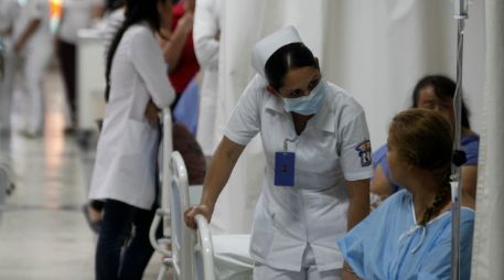 Uno de los retos que enfrenta la medicina es implementar mecanismos para dirigirse a los enfermos con una visión más humanista. EL INFORMADOR / ARCHIVO