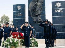 La ceremonia se realiza frente al monumento al Policía Federal caído, en el Centro de Mando de Iztapalapa. TWITTER / @EF_Galindo