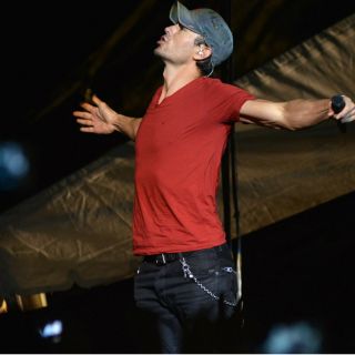 Enrique Iglesias cautiva a fans en Morelia