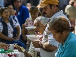 Un complemento de una alimentación balanceada es preferir tomar agua natural, en lugar de refrescos o bebidas azucaradas. EL INFORMADOR / ARCHIVO