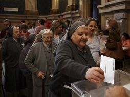 Este día se eligieron ocho mil 120 ayuntamientos y gobiernos en 132 comunidades. AP / D. Ochoa
