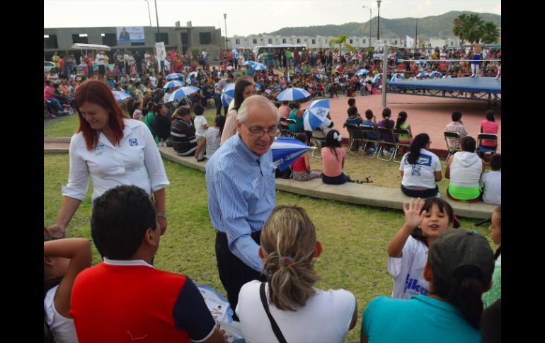 Martínez Mora se reunió con habitantes del Fraccionamiento Valle de Los Molinos. ESPECIAL / Luis Guillermo Martínez Mora