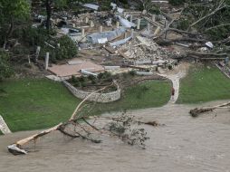 En escenas surrealistas, se veían autos sumergidos, árboles caídos y calles inundadas. AP / R. Gonzalez