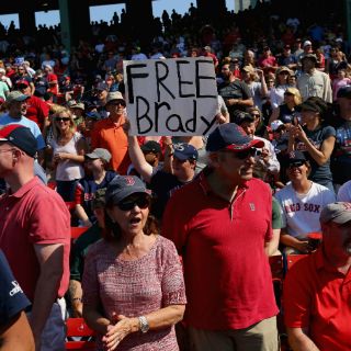 Fanáticos de Patriotas se manifiestan en apoyo a Tom Brady