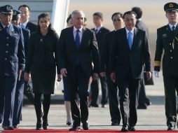 El canciller chileno Heraldo Muñoz (i) recibió al primer ministro chino Li Keqiang (d). EFE / M. Ruiz