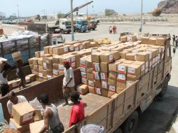 Este domingo un barco con ayuda humanitaria llegó a Yemen con víveres, medicamentos y material médico. AFP / S. Al-obeidi