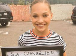 Ella tiene 12 años y ya ha estado presente en varias ceremonias de premios para bailar. TWITTER / Maddie Ziegler