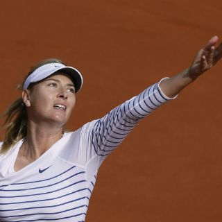 Sharapova defiende con triunfo su título de Roland Garros
