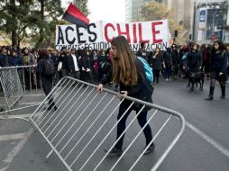 Estudiantes organizados por ACES marchan en contra de la violencia estudiantil y exigen su paricipación en reformas educativas. AFP / M. Bernetti