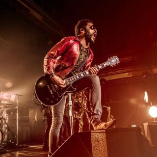 Lenny Kravitz festejará cumpleaños con promoción de 'Strut'
