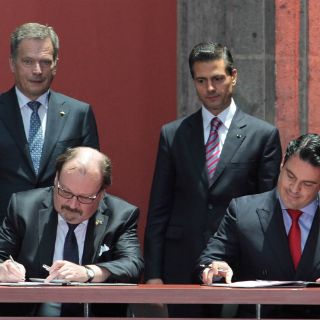 México y Finlandia firman acuerdos sobre educación y crédito