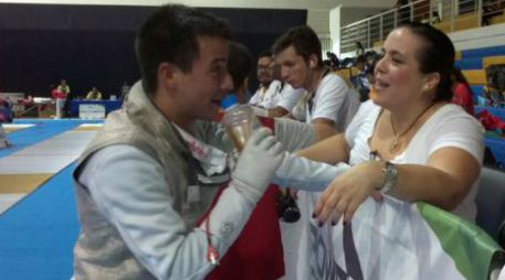 Juan Sebastián Unda se colgó la medalla de oro tras vencer a Francisco Montes de Oca. TWITTER / @CODEJALISCO