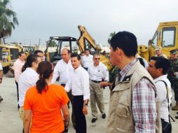 El Presidente Enrique Peña Nieto y miembros de su gabinete recorren la zona afectada por el tornado en Ciudad Acuña. TWITTER / @PresidenciaMX