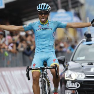 Mikel Landa gana la etapa del Mortirolo