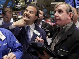 El Nasdaq, dominado por los valores tecnológicos tuvo una pérdida de 56.61 puntos. AP / ARCHIVO