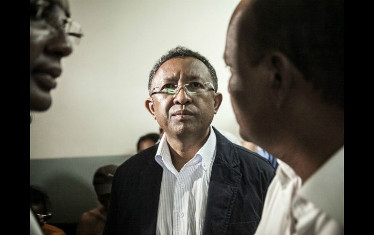 Rajaonarimampianina prometió salir de la crisis económica, por ello se distanció de su mentor y perdió apoyo político. AFP / ARCHIVO