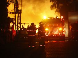 Ninguna de las refinerías está en peligro aunque tomará tiempo que los bomberos controlen el fuego. NTX / ARCHIVO