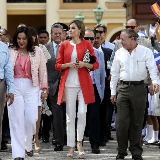 Reina Letizia de España llega a El Salvador tras visitar Honduras