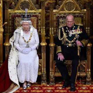 Isabel II inaugura la agenda de David Cameron