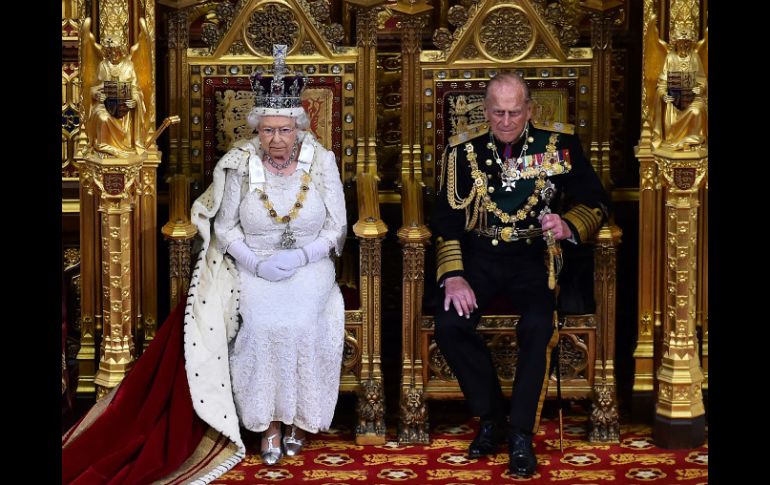 ''Mi Gobierno legislará para interés de todos en este país'', dice la soberana al dar comienzo a su breve discurso. AP / B. Stansall