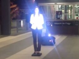 Los dispositivos despligan la imagen de Álvarez junto con un audio en el que explica sus iniciativas. YOUTUBE / Sophie Martinez