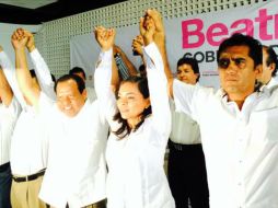 Mojica le da la bienvenida al ex abanderado humanista, quien hace unos meses renunció a su militancia perredista. TWITTER / @Beatriz_Mojica