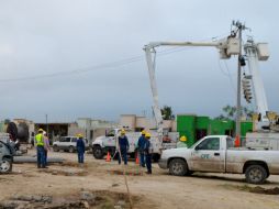 Cuadrillas del personal de la CFE estarán presentes en las colonias afectadas para dar seguimiento a cualquier eventualidad. AFP / ARCHIVO