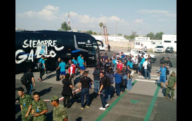 El cuadro queretano pasará la noche en suelo lagunero para encarar el histórico compromiso para la institución. TWITTER / @Club_Queretaro