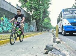 Es evidente el mal estado y la inseguridad para quienes recorren la ciclovía de Avenida Washington. EL INFORMADOR / R. TAMAYO