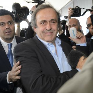 Michel Platini exige renuncia de Joseph Blatter
