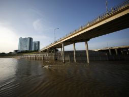 Las lluvias provocan el desborde de ríos y lagos. EFE / A. Sprecher