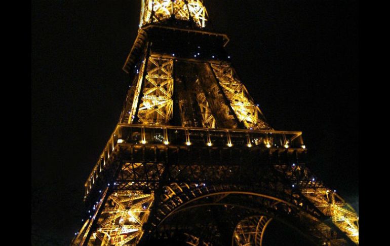 Los ladrones pagaban la entrada a la Torre y desviaban la atención de sus víctimas con preguntas, bloqueando su paso o con selfies. EL INFORMADOR / ARCHIVO